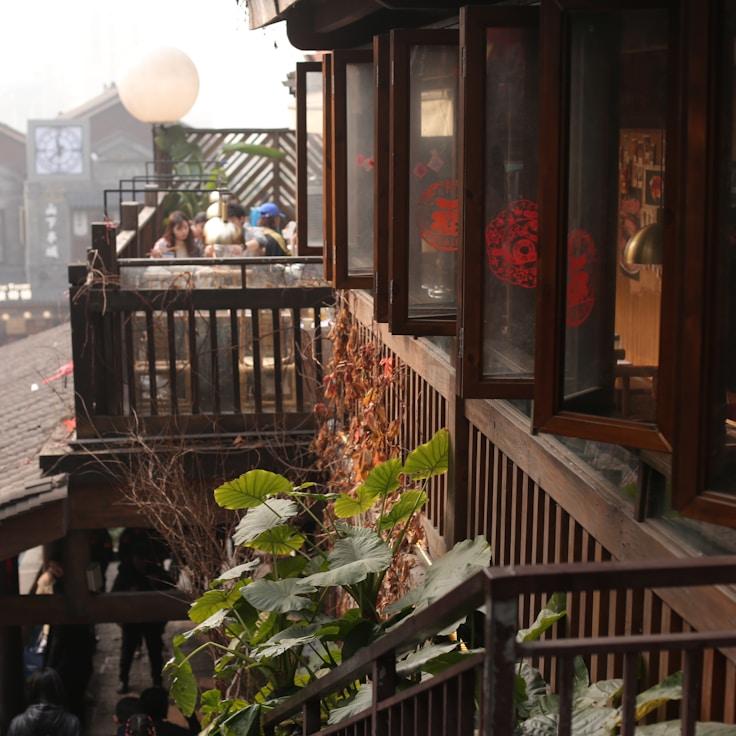 Family terraces and cafés for calm evenings in Vancouver